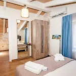 Vakis Βίλα *